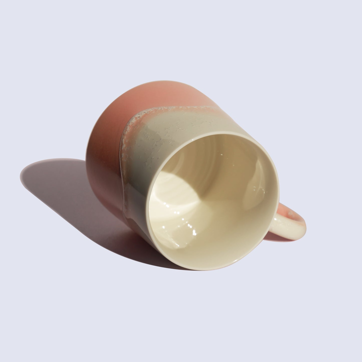 Tasse en céramique rose faite à la main