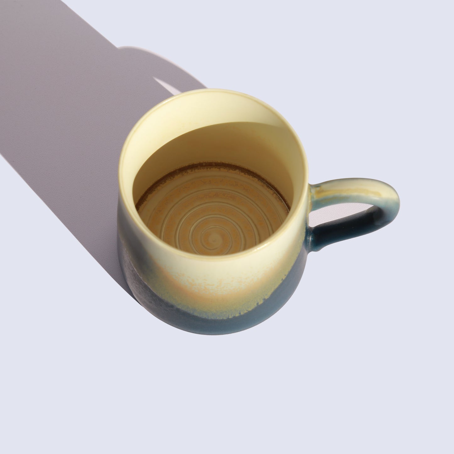Tasse à café en céramique bleue