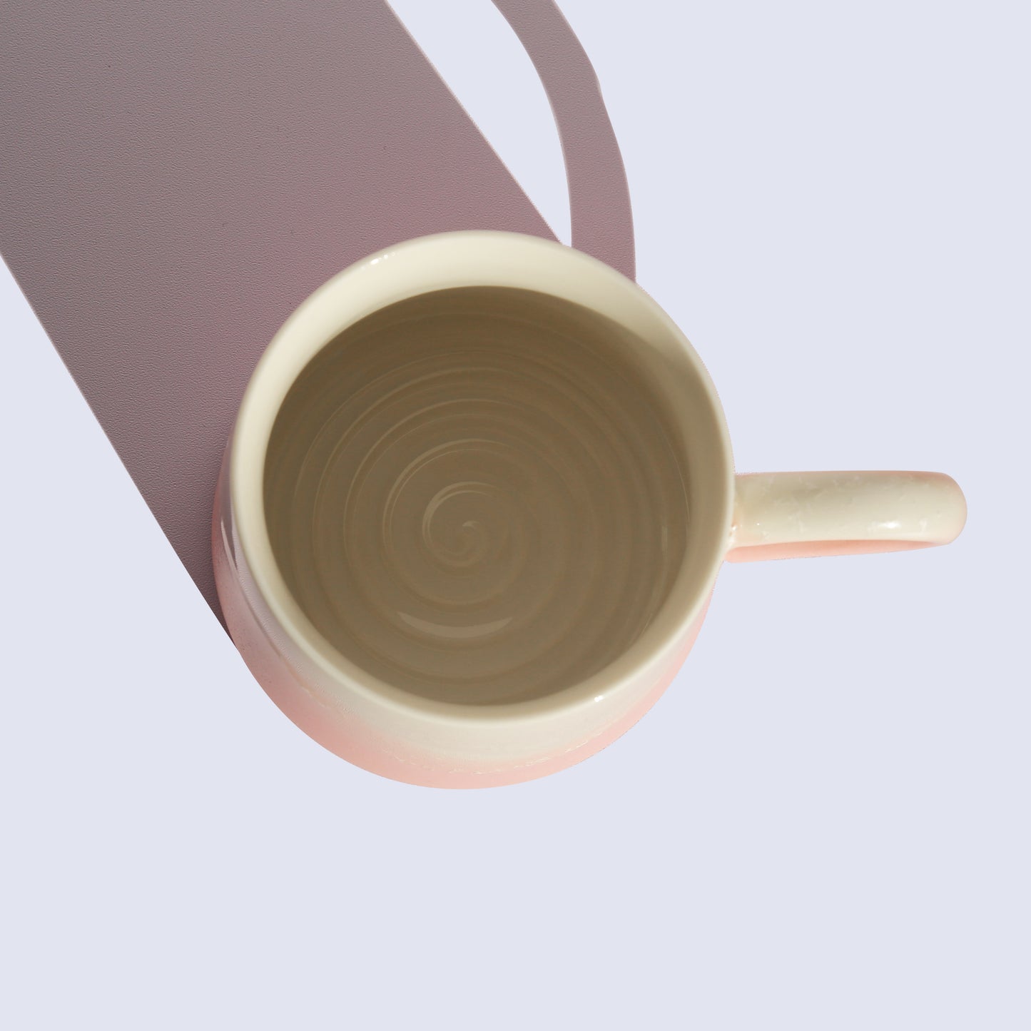 Tasse en céramique rose faite à la main