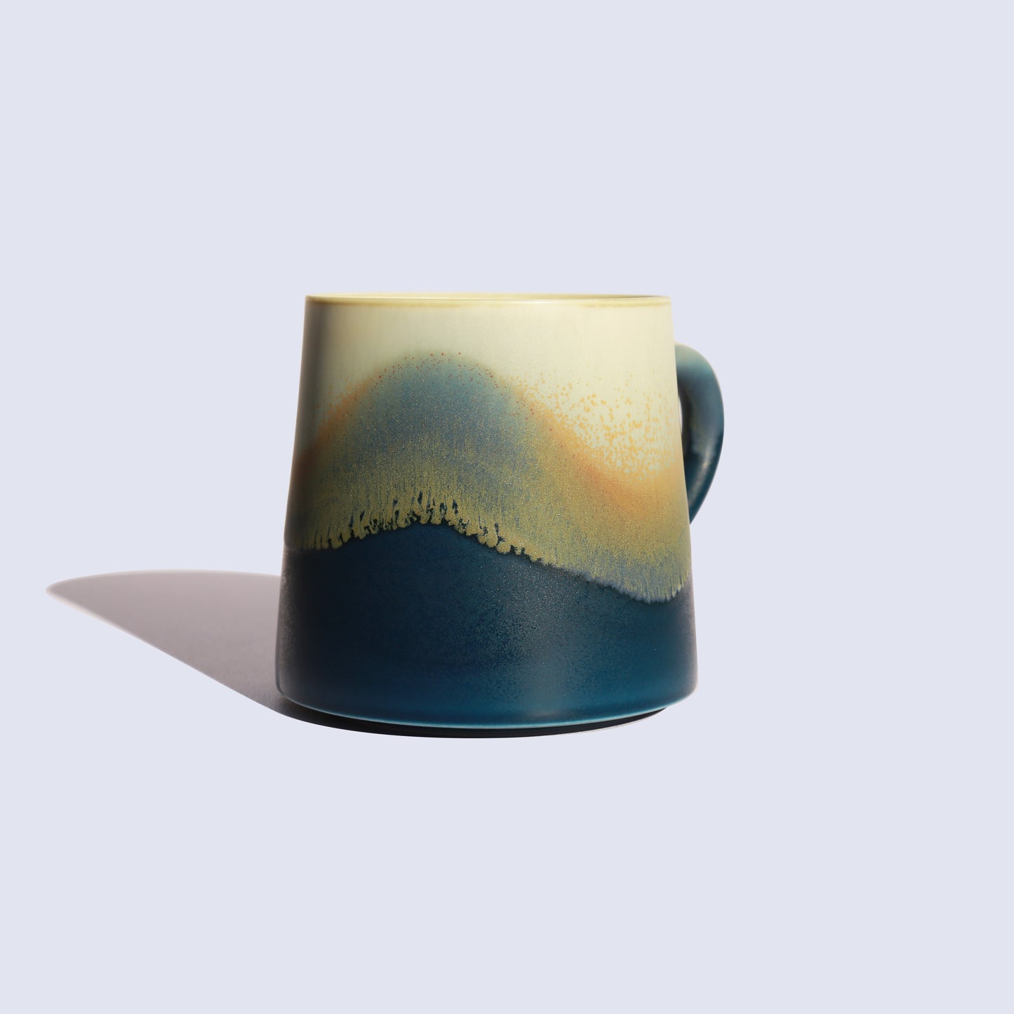 Tasse à café en céramique bleue