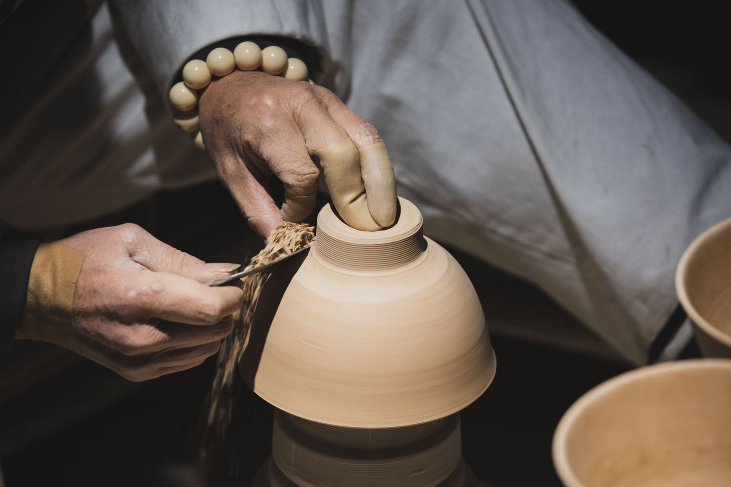 Handmade vs Mass-Produced Coffee Mug: 7 Differences You Can See (2026)